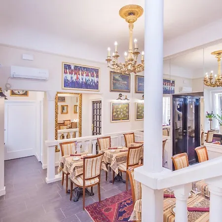 Tiffany'S Town House
