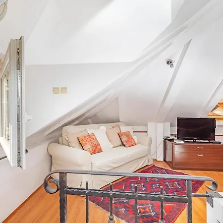 Bed & Breakfast Tiffany's Old Town *