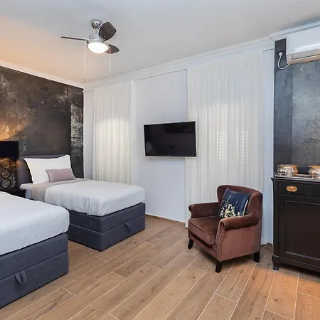 Bed & Breakfast Tiffany's Old Town *