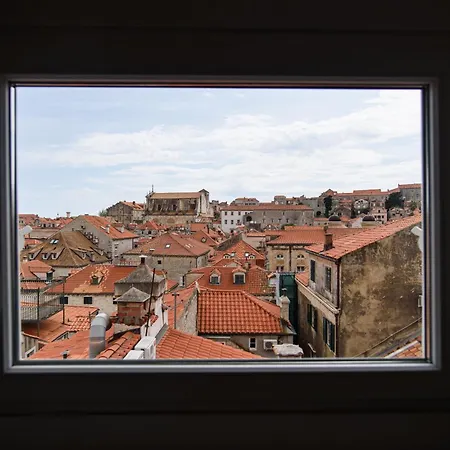 Tiffany's Town House 4*