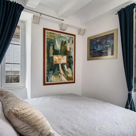 לינה וארוחת בוקר Tiffany's Town House 4*