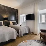 Tiffany's Town House 3*