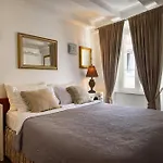 Tiffany's Town House 3*