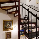 Tiffany's Town House فندق مبيت وإفطار
